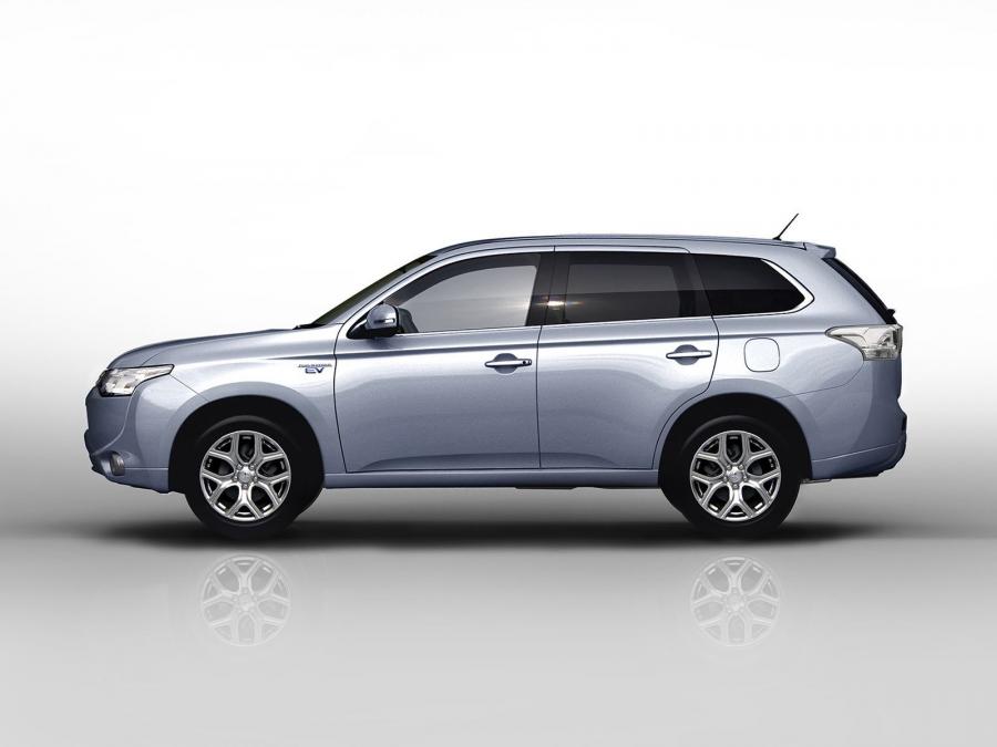  Mitsubishi Outlander PHEV 2012 года  (фото 26 из 48)